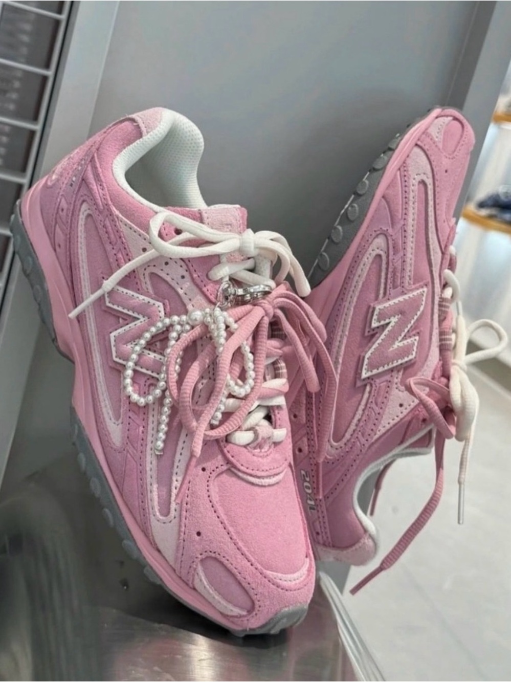 New Balance 204L